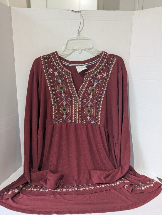 Knox Rose Tops - Knox Rose Burgandy Embroidered Ho-Low V-Neck Long Sleeve Top - Est Large